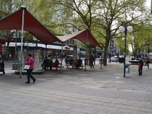 Zeltdachhaltestelle am Marktplatz in Offenbach